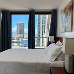 Downtown 2Br Huge Patio Free Parking Wifi