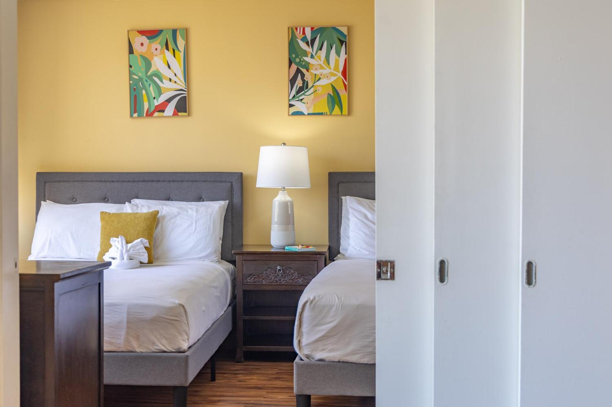 Beautiful 1br, Steps To Waikiki And Parking Apartment *