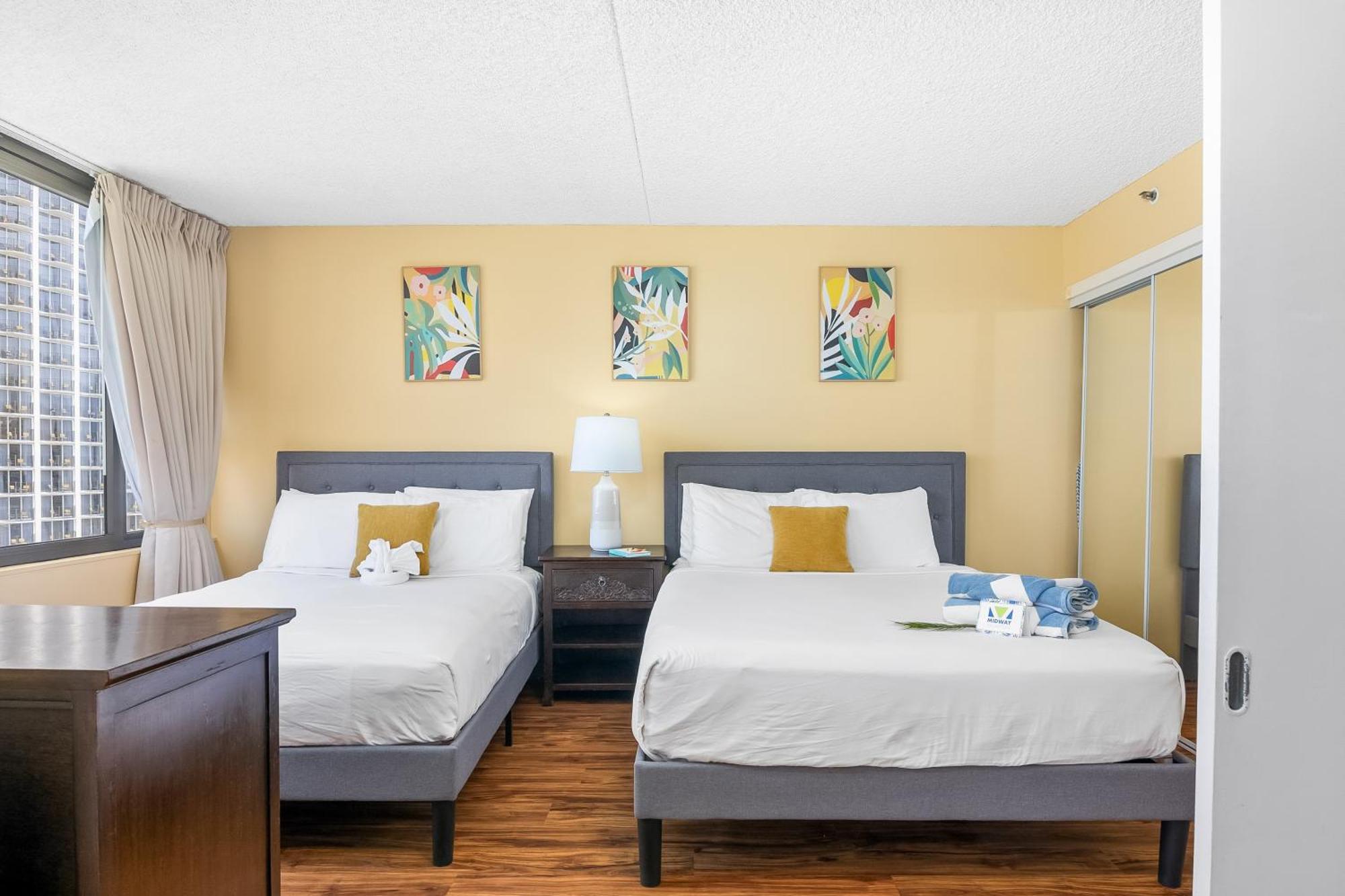 Beautiful 1br, Steps To Waikiki And Parking