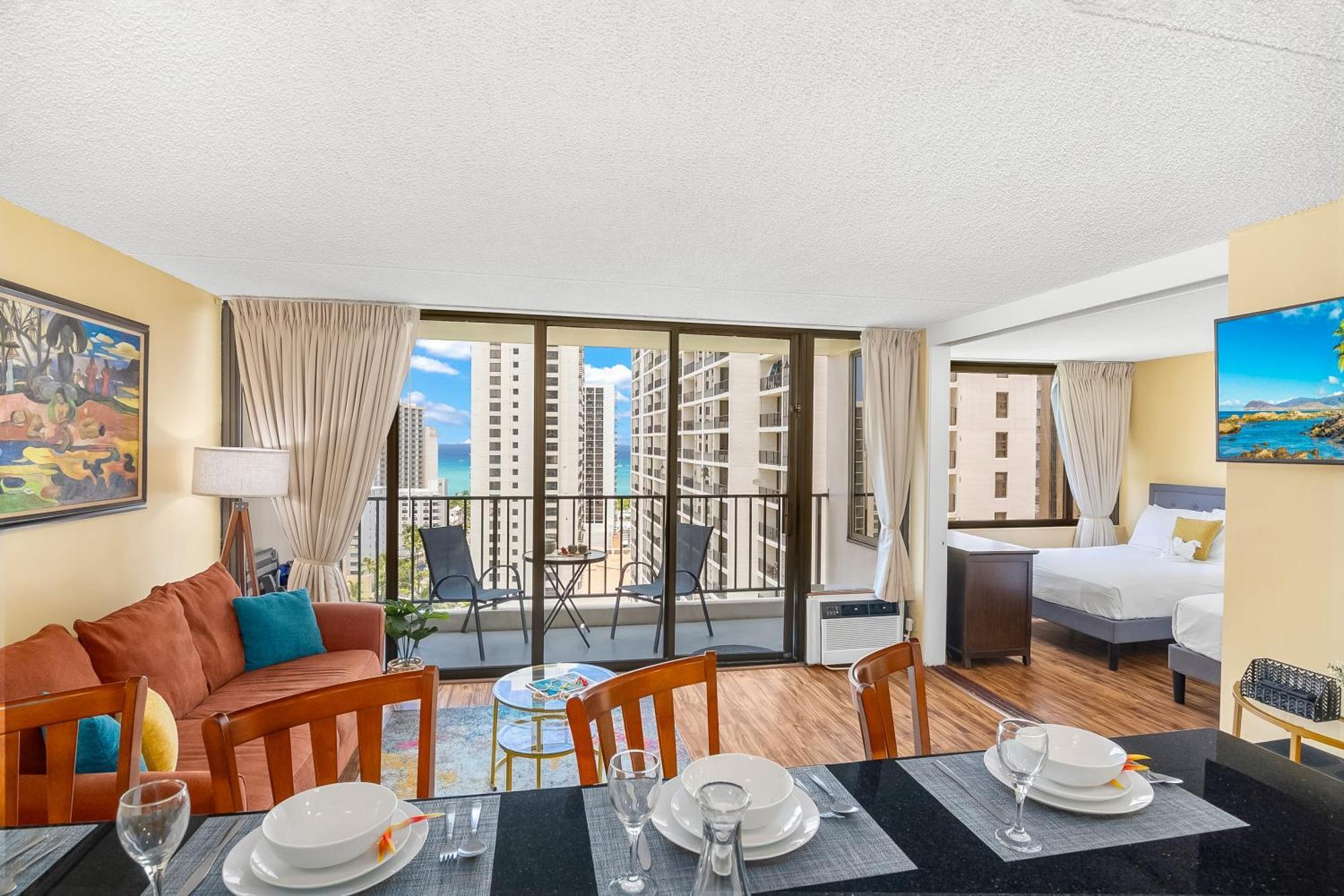 Beautiful 1br, Steps To Waikiki And Parking *