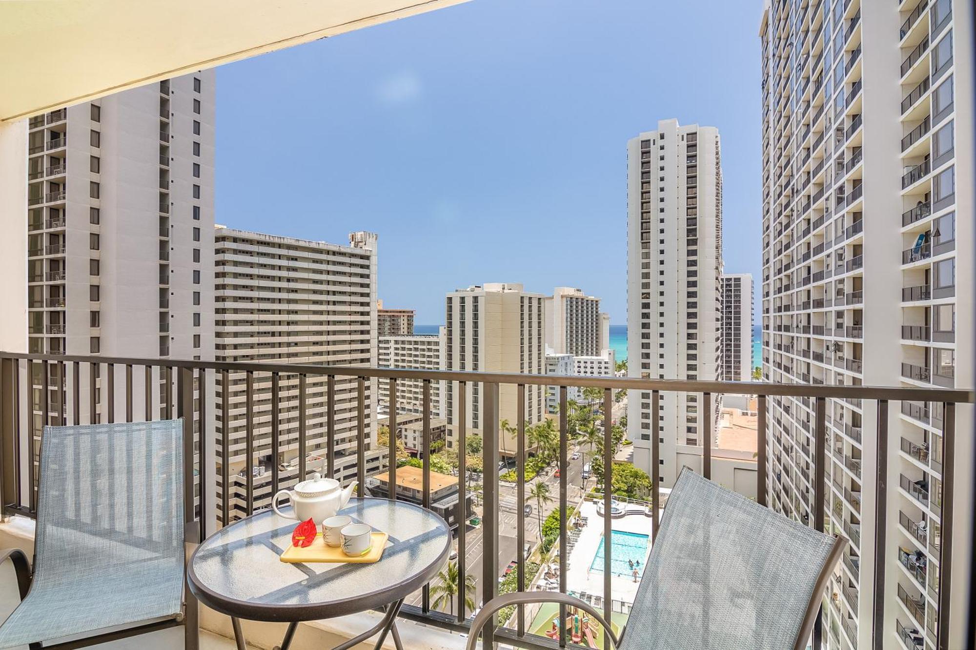 Beautiful 1br, Steps To Waikiki And Parking Apartment *