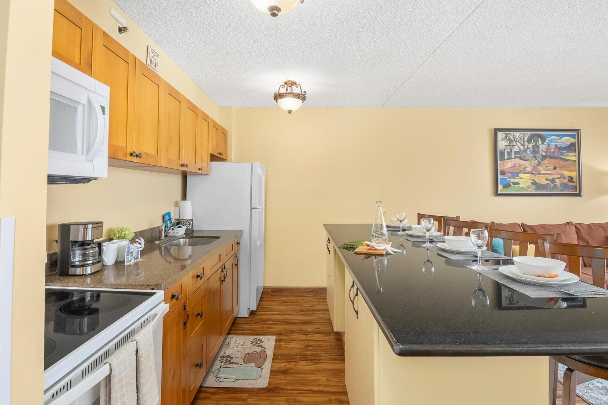 Beautiful 1br, Steps To Waikiki And Parking Apartment