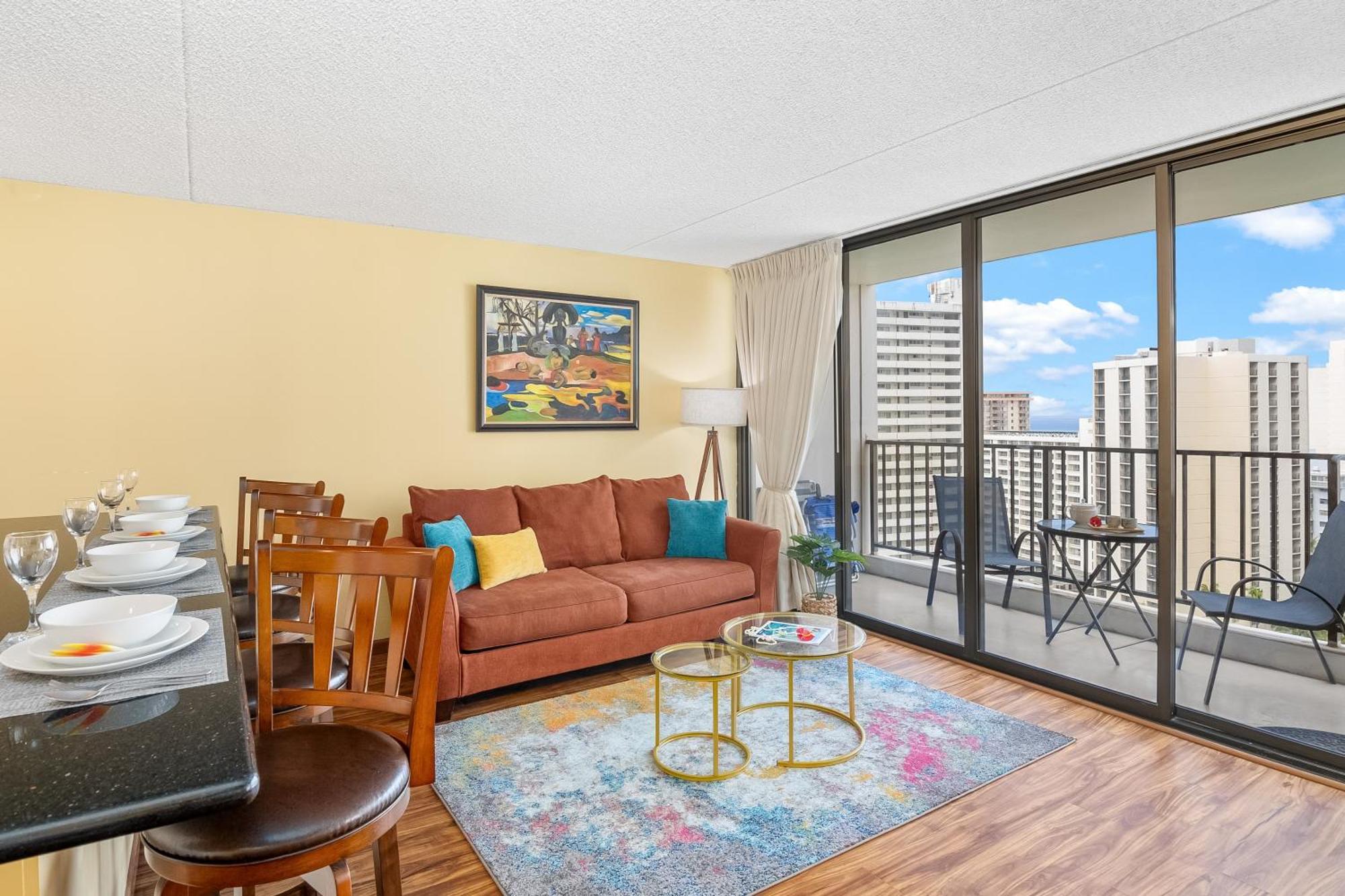 Beautiful 1br, Steps To Waikiki And Parking *