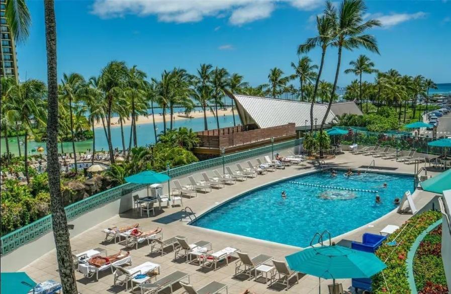 Oceanfront Oasis In Ilikai Apts Apartment
