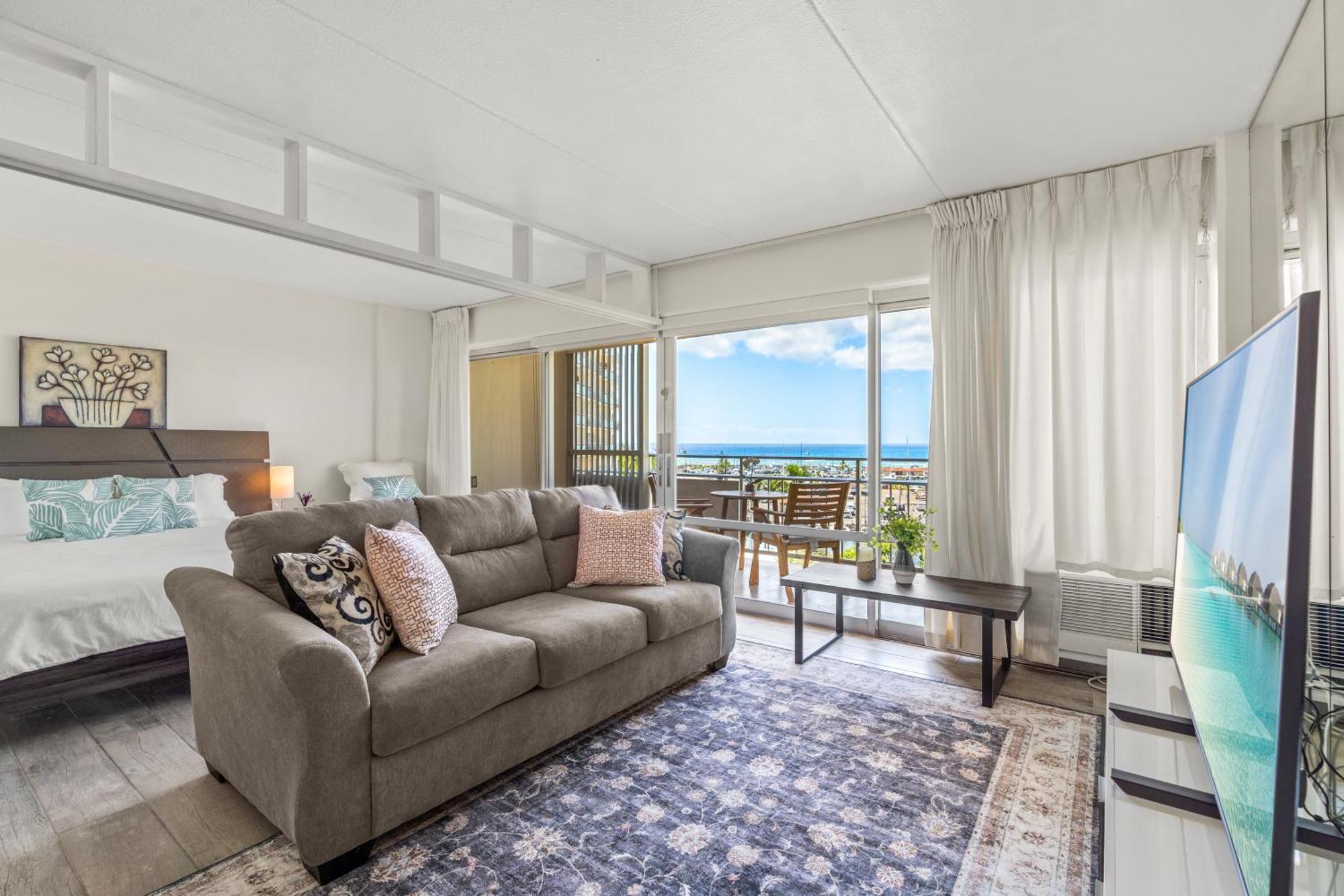 Apartment Oceanfront Oasis In Ilikai Apts