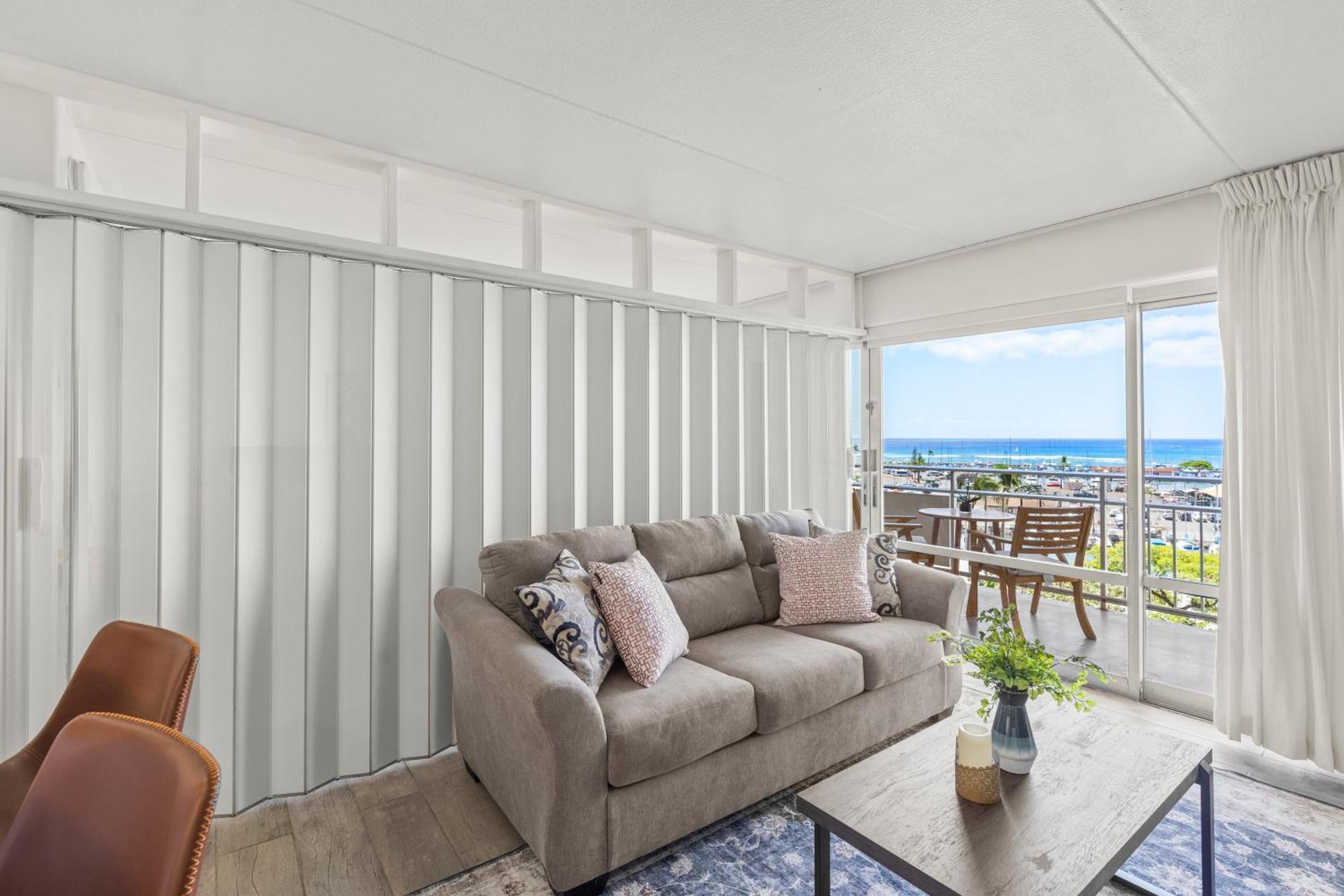 Oceanfront Oasis In Ilikai Apts *