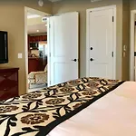 Extra Large 1Br Luxury Resort Condo With Massive Outdoor Space & Balcony