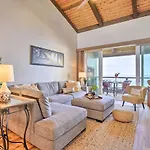 Airy Oceanfront Kailua-Kona Gem With Community Pool