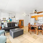 Waikiki Banyan T1-3204