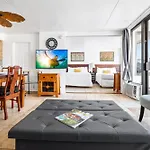Waikiki Banyan T1-3204