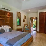 Ho\'Oilo House