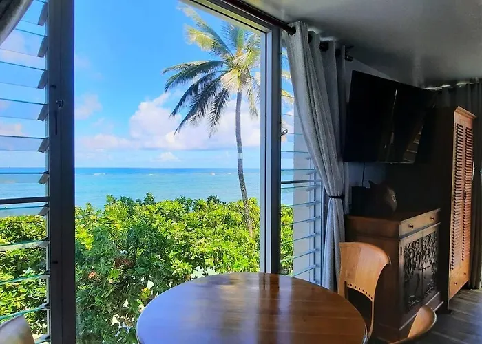 Breezy Beachfront Bali-Style Haven 180 Degree Oceanview