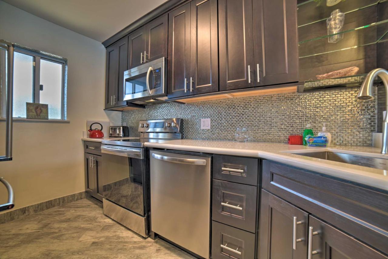 Apartment Beachfront Sanctuary With Lanai And Ocean Views!
