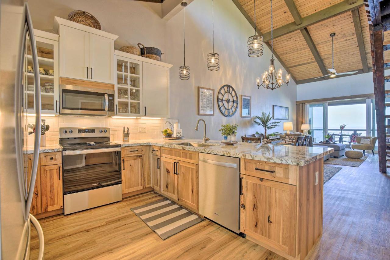 Airy Oceanfront Gem With Community Pool Apartment
