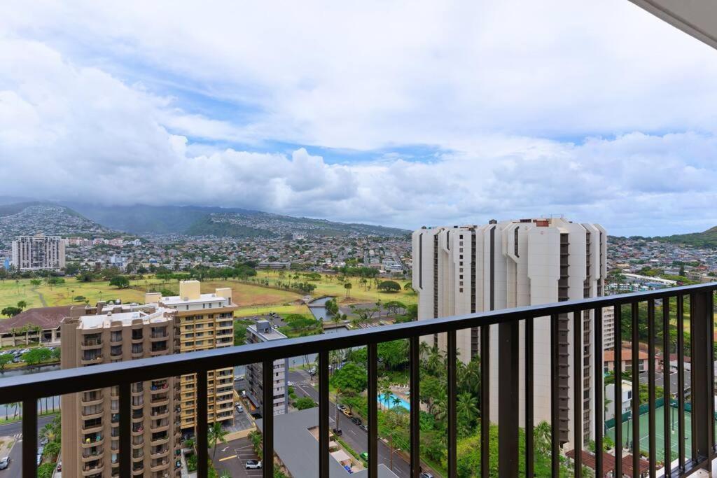 Nani W/golf/mountain/canal View +1 Free Park Apartment Honolulu