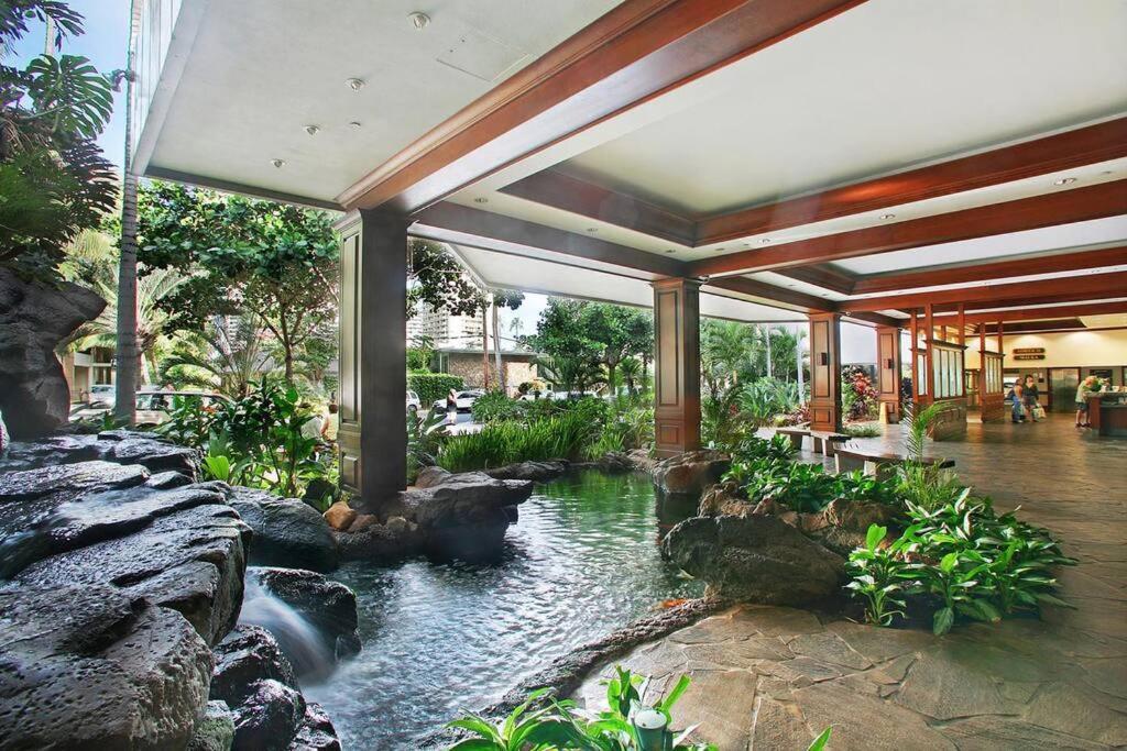 Nani W/golf/mountain/canal View +1 Free Park Honolulu