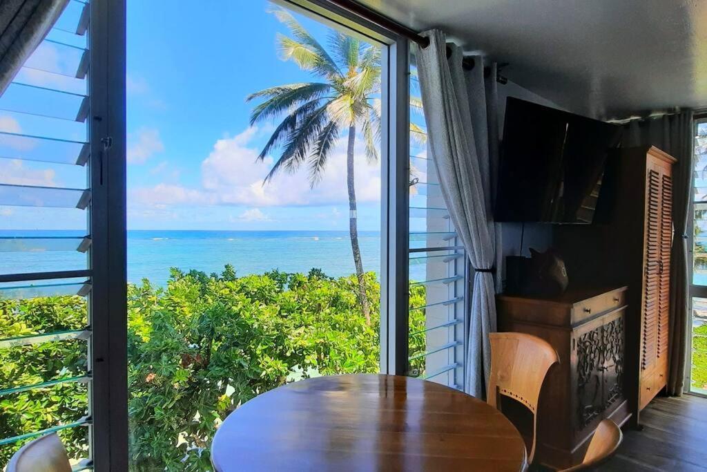 Breezy Beachfront Bali-style Haven 180 Degree Oceanview Hau'ula