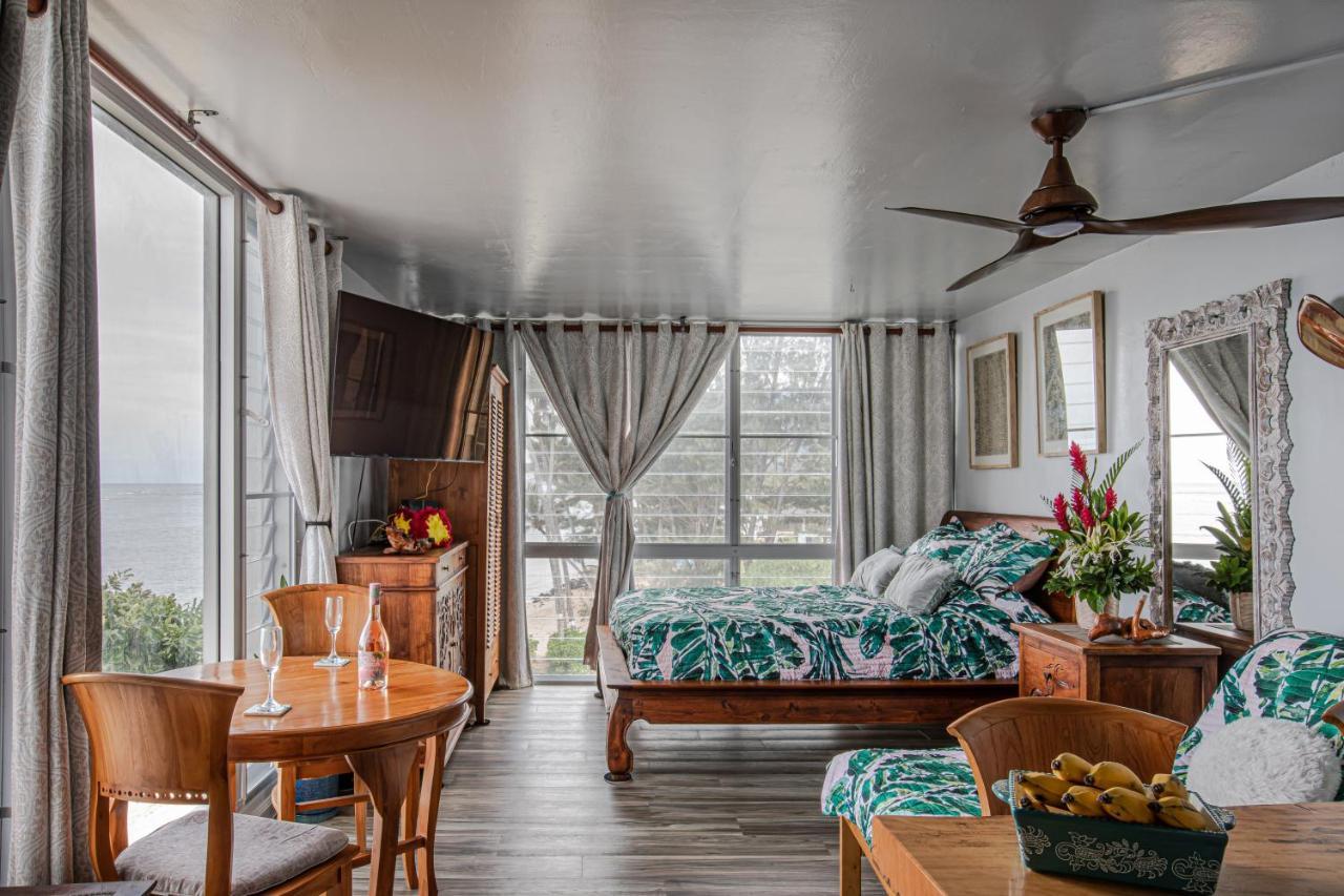 Breezy Beachfront Bali-style Haven 180 Degree Oceanview Apartment *