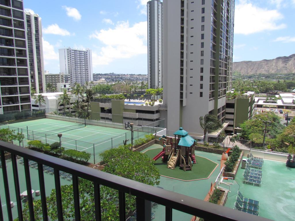 Waikiki Banyan Apt, Walk To The Beach, Free Wi-fi & Parking *