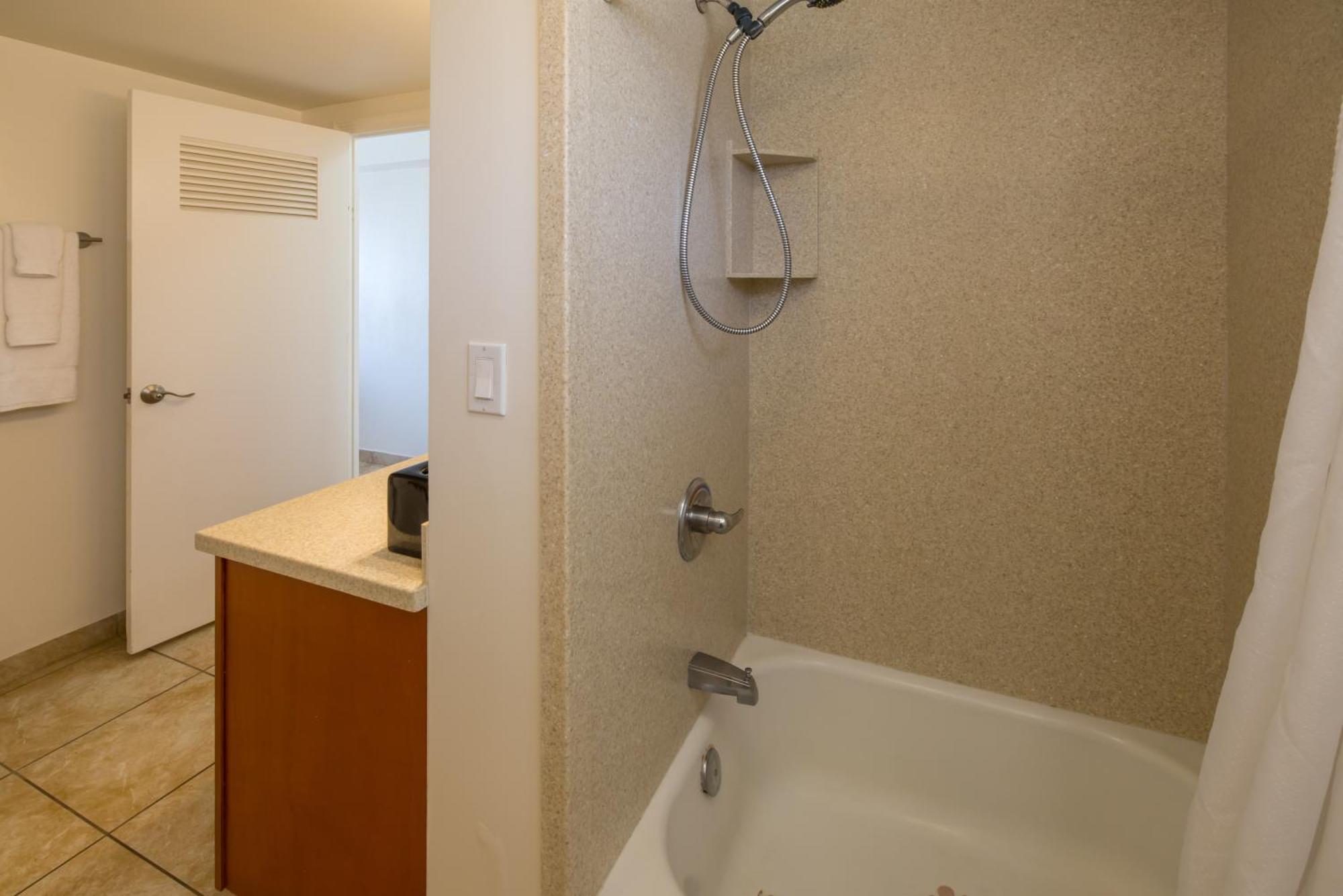 Waikiki Shore By Outrigger Apartment