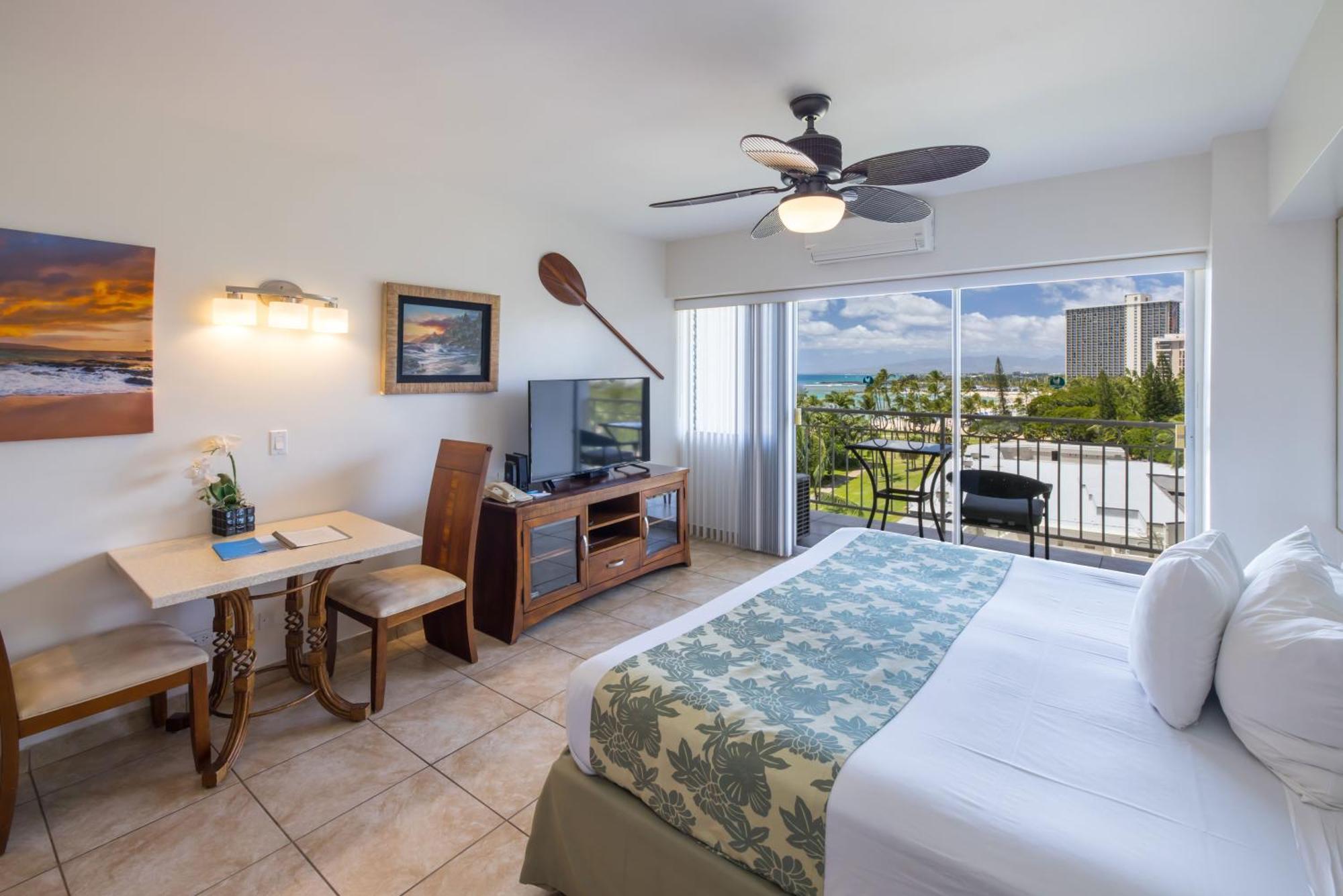 Waikiki Shore By Outrigger *