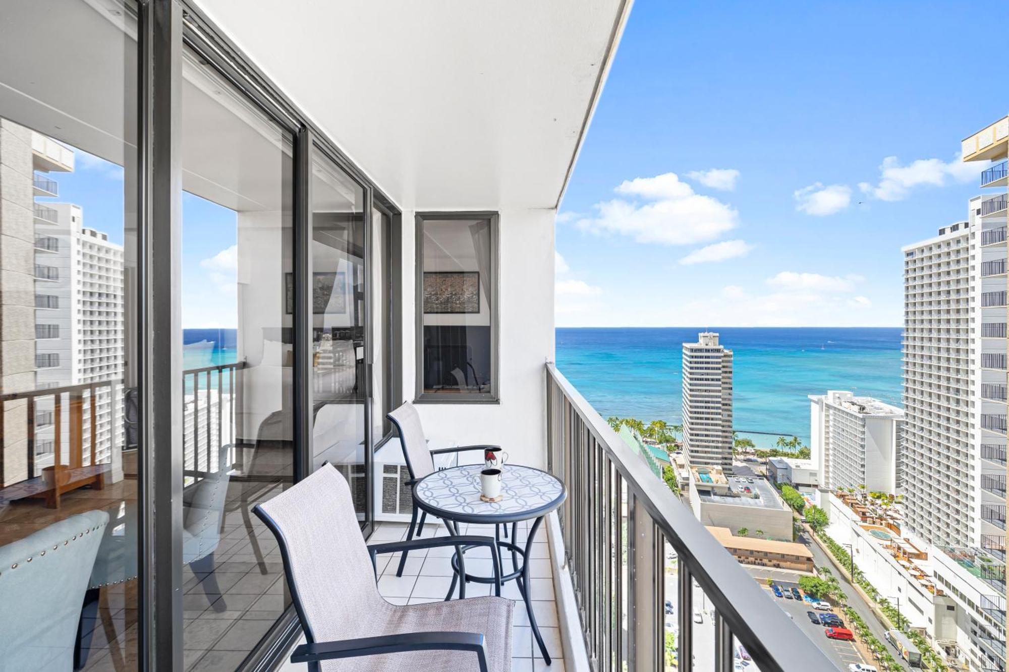Waikiki Banyan T1-3204 *