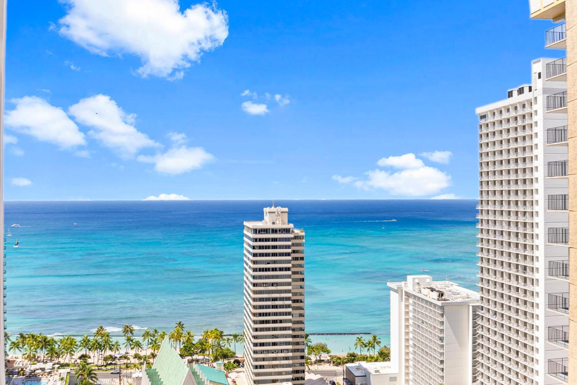 Waikiki Banyan T1-3204 Apartment *