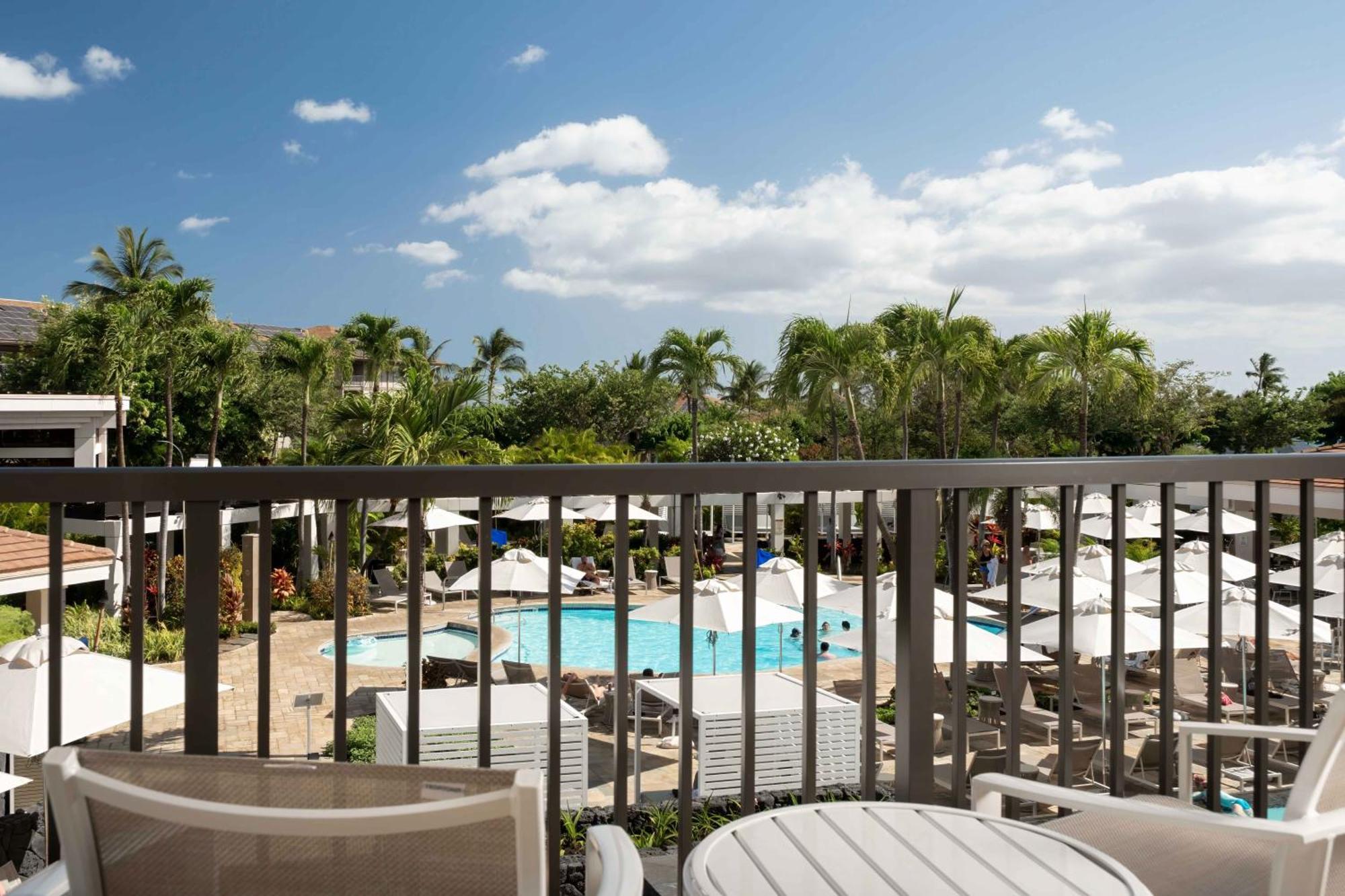 Maui Coast Hotel 3*