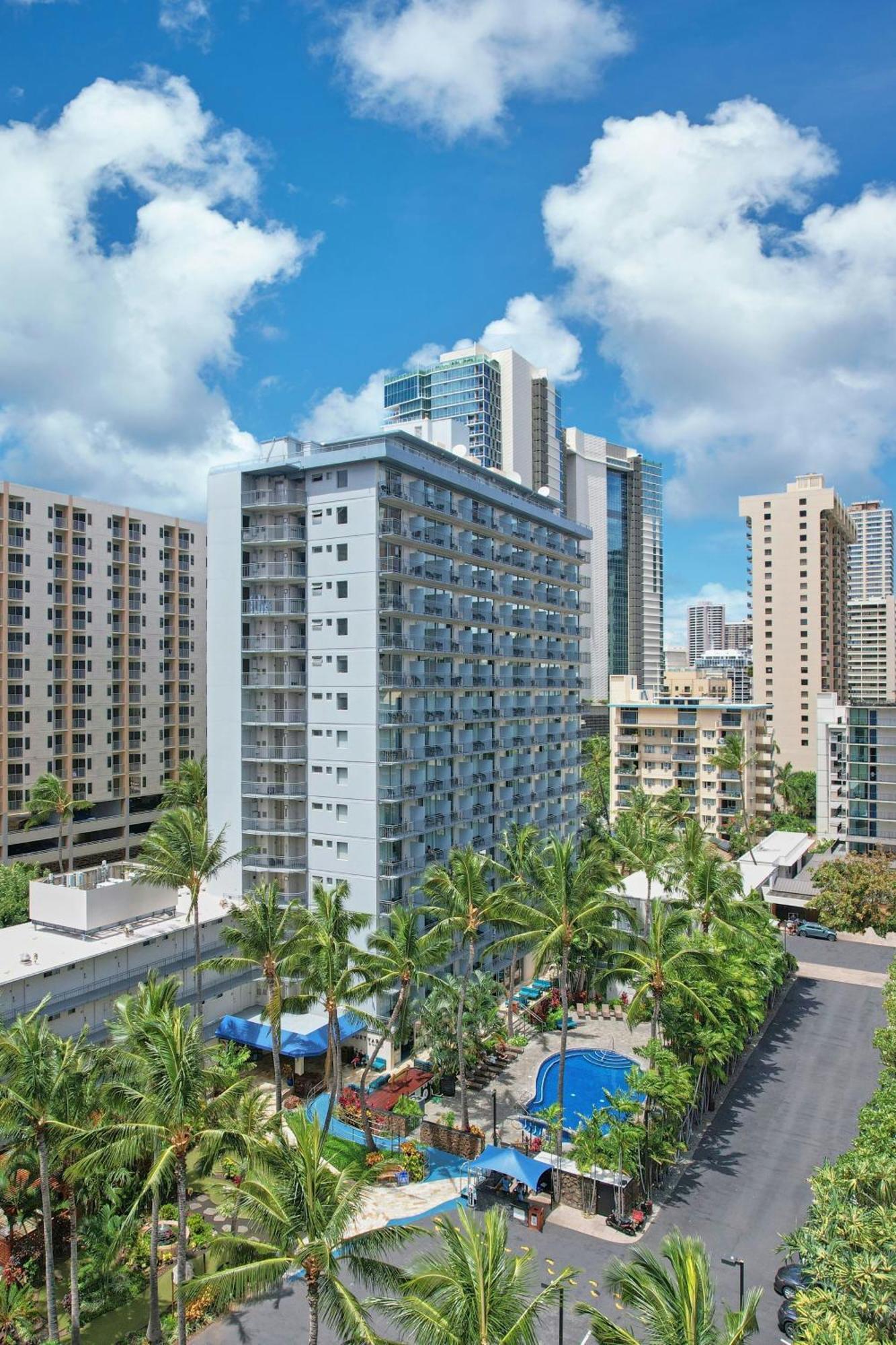 Courtyard By Marriott Waikiki Hotel