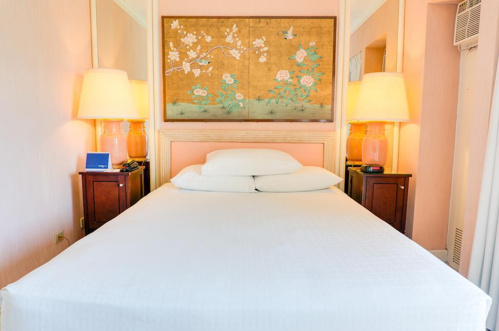 Aston Beachside Hotel Waikiki