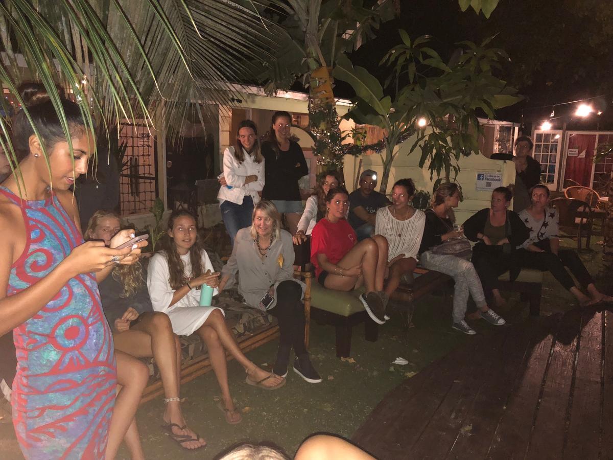 Tiki Beach Hostel-At The Beach In Lahaina *