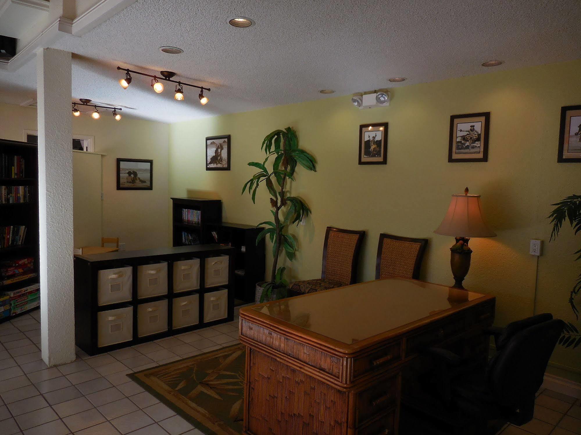 Maui Schooner Hotel 3*