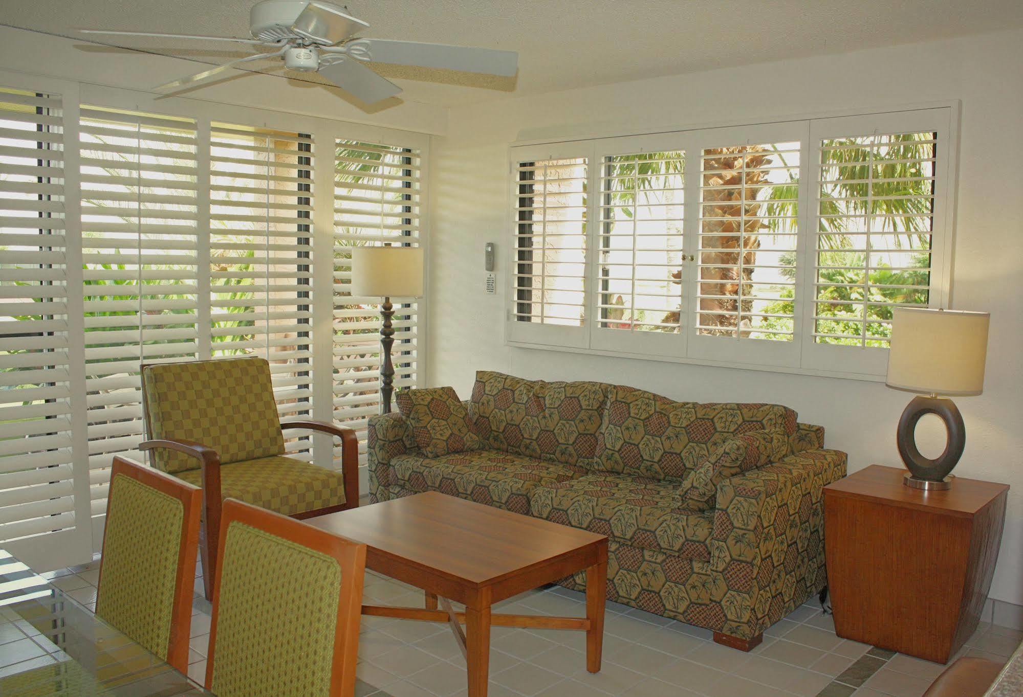 Hotel Maui Schooner