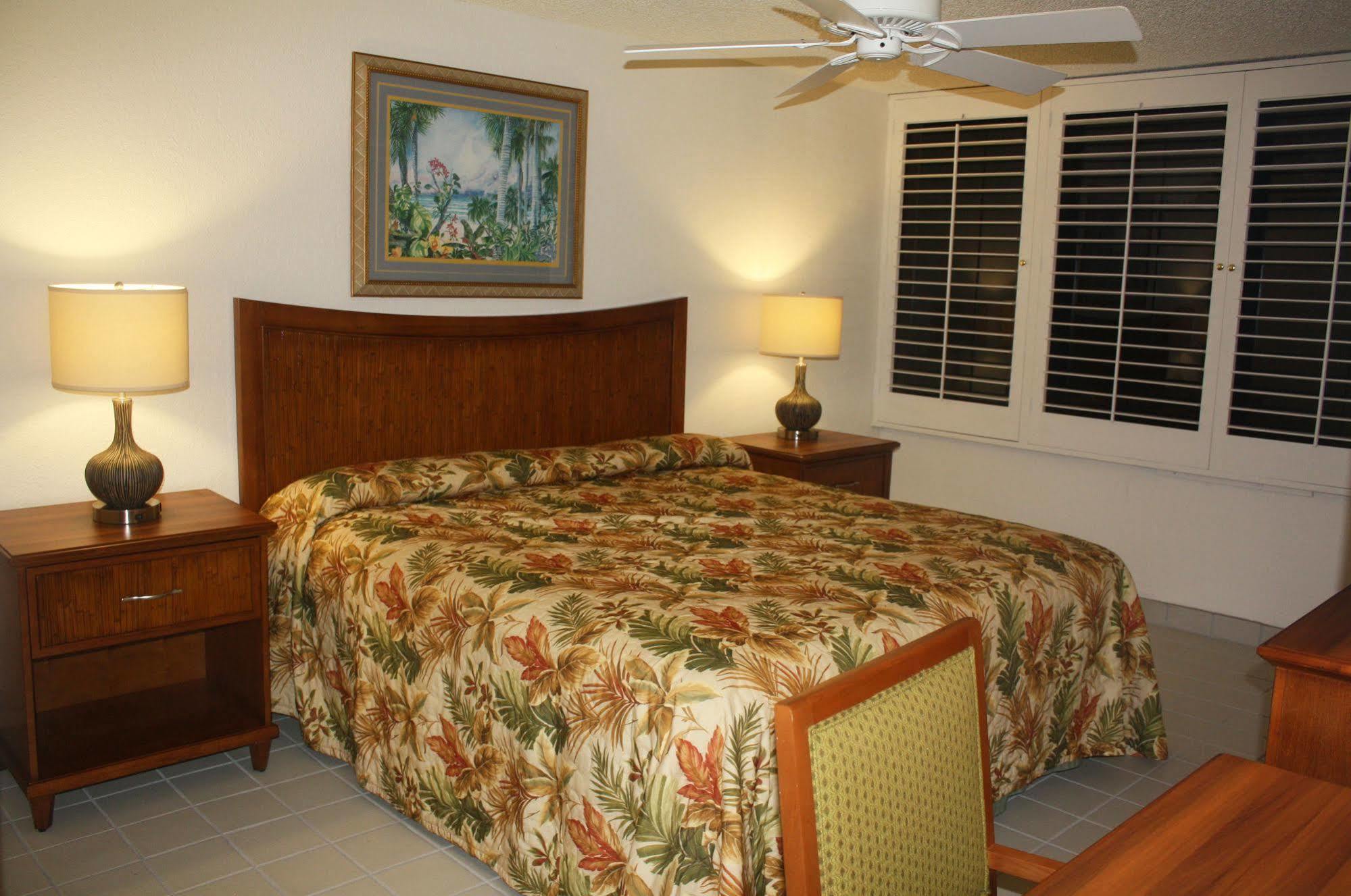 Hotel Maui Schooner