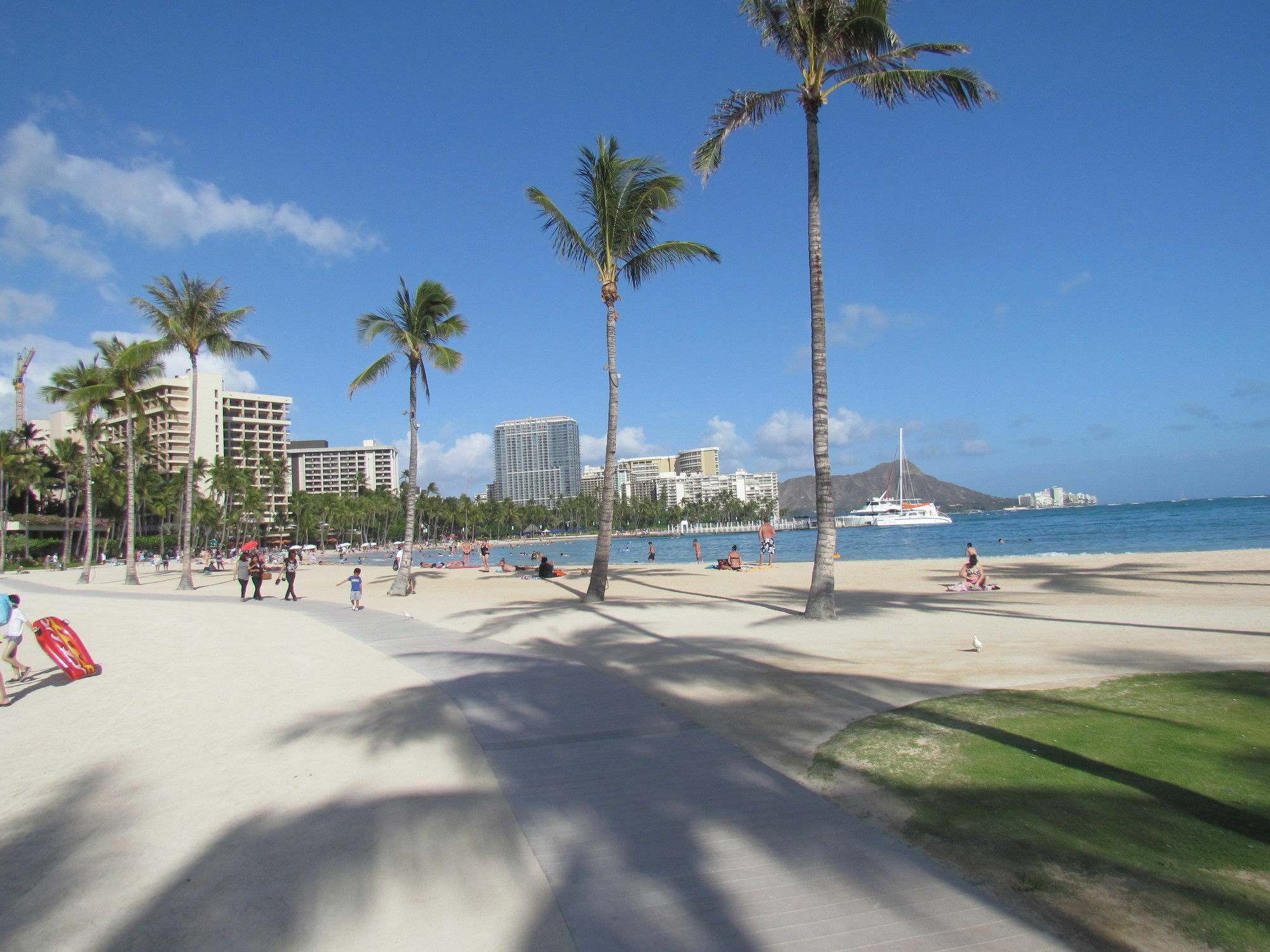 Waikiki Banyan Apt, Walk To The Beach, Free Wi-fi & Parking *
