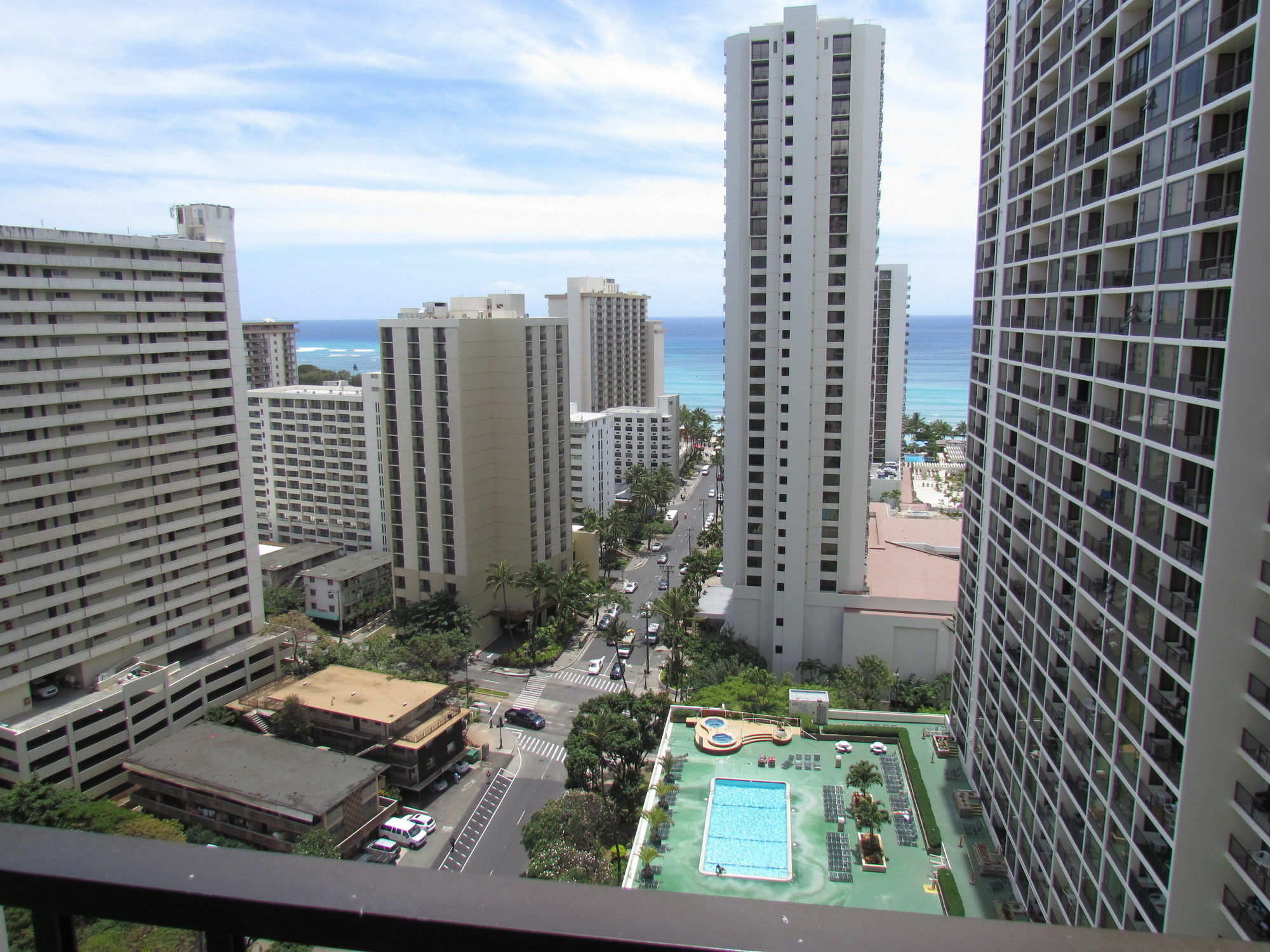 Waikiki Banyan Apt, Walk To The Beach, Free Wi-fi & Parking