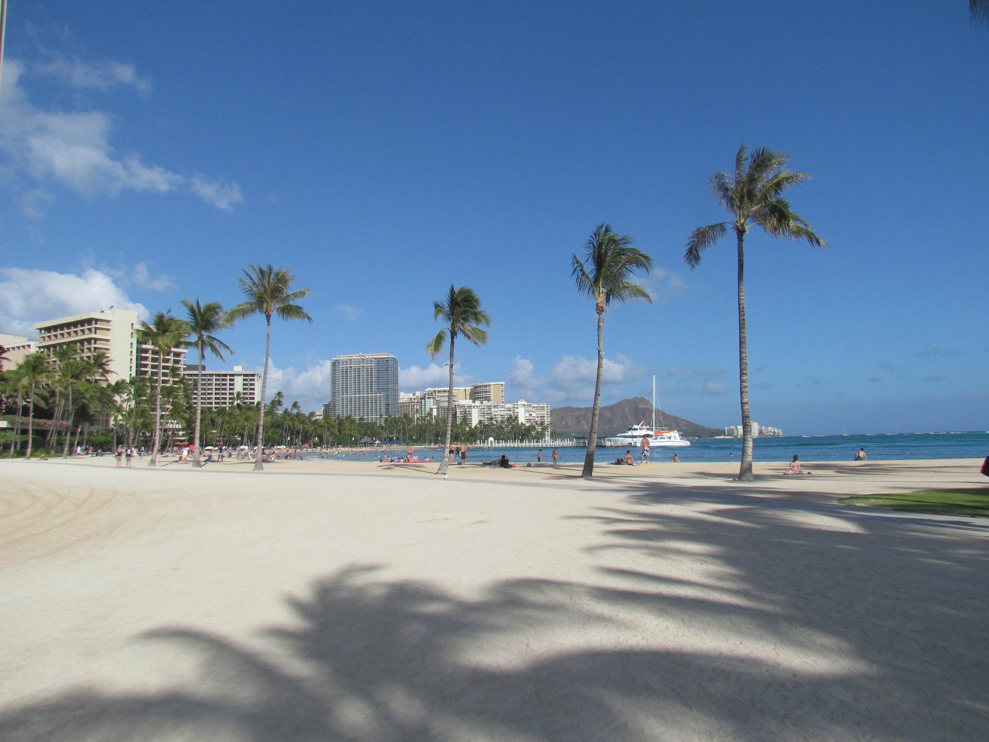 Waikiki Banyan Apt, Walk To The Beach, Free Wi-fi & Parking Apartment *