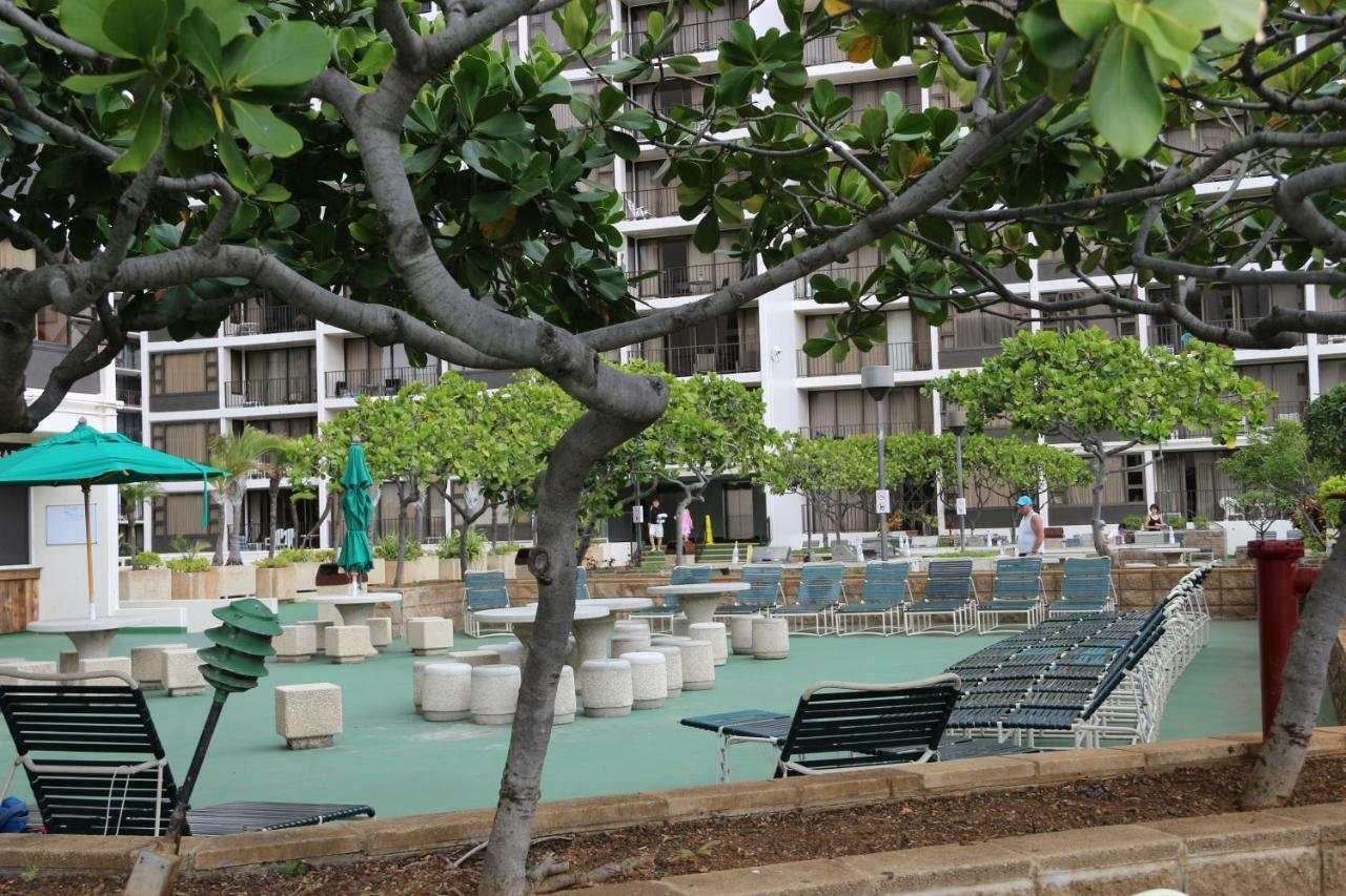 Apartment Waikiki Banyan T1-3204