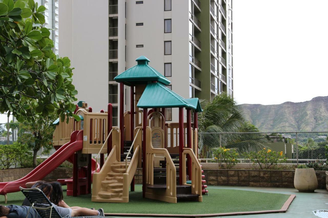 Waikiki Banyan T1-3204 Apartment *