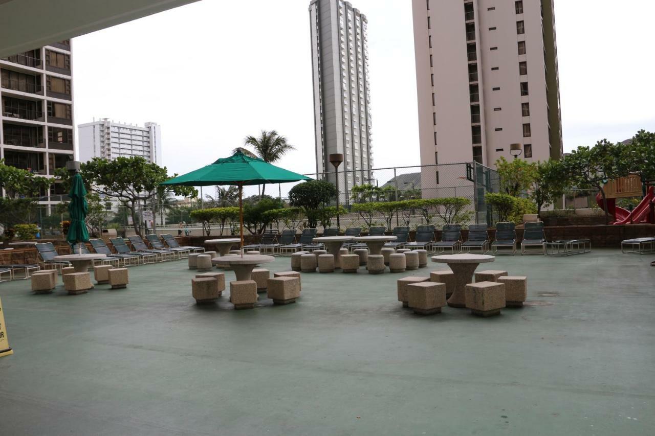 Waikiki Banyan T1-3204 Honolulu