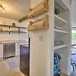 Big Island Condo With Pool Access Walk To Beach!