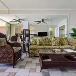 Oceanfront Lahaina Condo With Balcony And Pool Access!