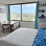 Waikiki Condo High Floor Views Beaches Convention Center