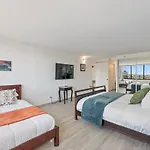 Hawaiian Monarch Penthouse 104 By Hawaii Ocean Club