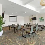 Embassy Suites By Hilton Oahu Kapolei - Free Breakfast