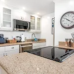 ***Serendipity On The Moana - Legal & Oceanfront - Great For Work & Play!***