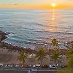 Family Getaway - Lava Room At Magic Sands Beach