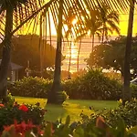 Family Getaway - Lava Room At Magic Sands Beach