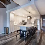 **Newly Remodeled** Steps To Kamaole 3 Beach!