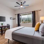 Unit 4 Maui Ohana Modern Studio